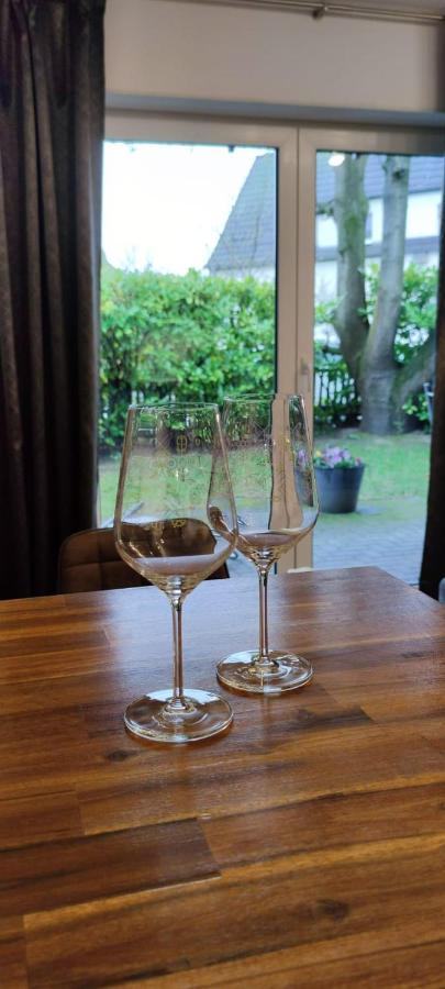 Apartment 1 Mit Terrasse Und Pkw-Stellplatz เลเวอร์คูเซน ภายนอก รูปภาพ