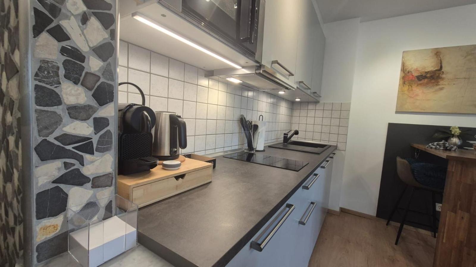 Apartment 1 Mit Terrasse Und Pkw-Stellplatz เลเวอร์คูเซน ภายนอก รูปภาพ